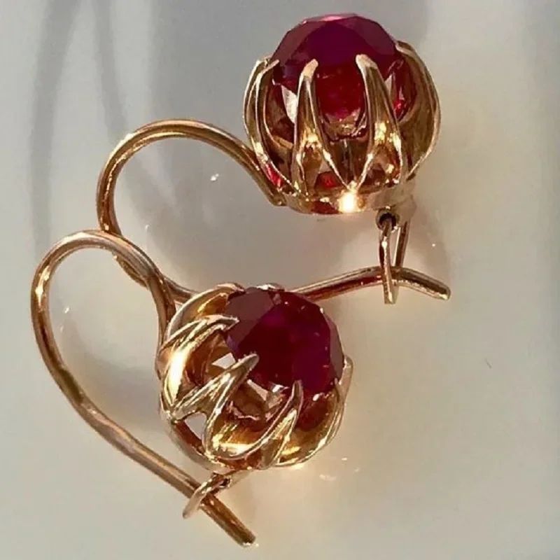 Chic Women's Natural Pearl and Red Stone Dangle Earrings
