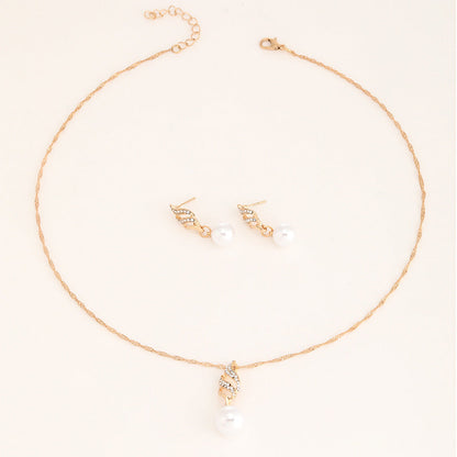 Elegant Pearl Pendant Necklace and Earring Set